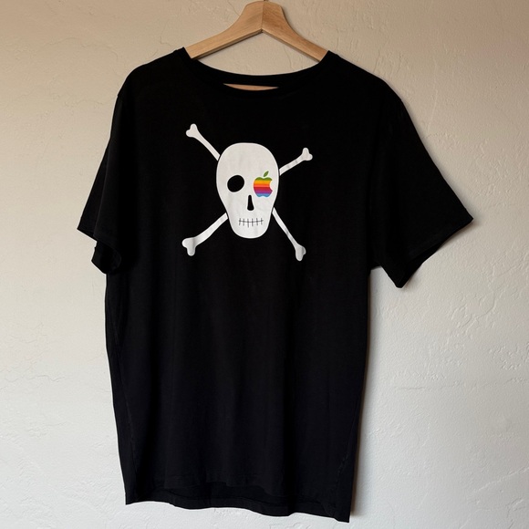 Apple Better to be a Pirate Black Skull and Crossbones T-Shirt - Picture 1 of 11